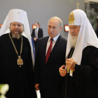 Митрополит Тихон представил Владимиру Путину и Патриарху Кириллу выставку «Сокровища музеев России» в Москве.