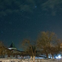 6 декабря 2018 года митрополит Псковский и Порховский Тихон совершил ночную Божественную литургию в Свято-Успенском Псково-Печерском монастыре.