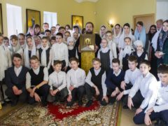 В день памяти святителя Тихона, патриарха Всероссийского, в Свято-Тихоновской православной гимназии города Пскова был совершен праздничный молебен.