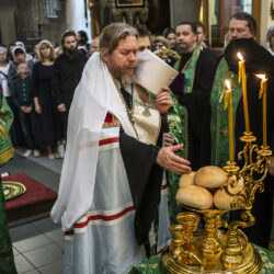 13 июля митрополит Тихон возглавил Всенощное бдение в честь Собора Псково-Печерских преподобных в Михайловском храме Псково-Печерского монастыря