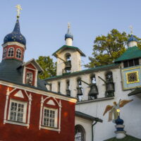 В Псково-Печерском монастыре прошли вступительные испытания заочного сектора Сретенской духовной семинарии для абитуриентов Псковской митрополии.