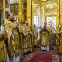 6 октября 2019 года, в Неделю 16-ю по Пятидесятнице, митрополит Псковский и Порховский Тихон совершил Божественную Литургию в Михайловском соборе Свято-Успенского Псково-Печерского монастыря.