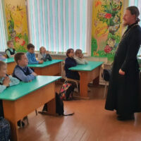 21 октября 2019 года в школе №11 города Пскова руководитель епархиального Отдела религиозного образования и катехизации протоиерей Роман Ледин провел беседу с учащимися 3-го класса о вреде сквернословия.