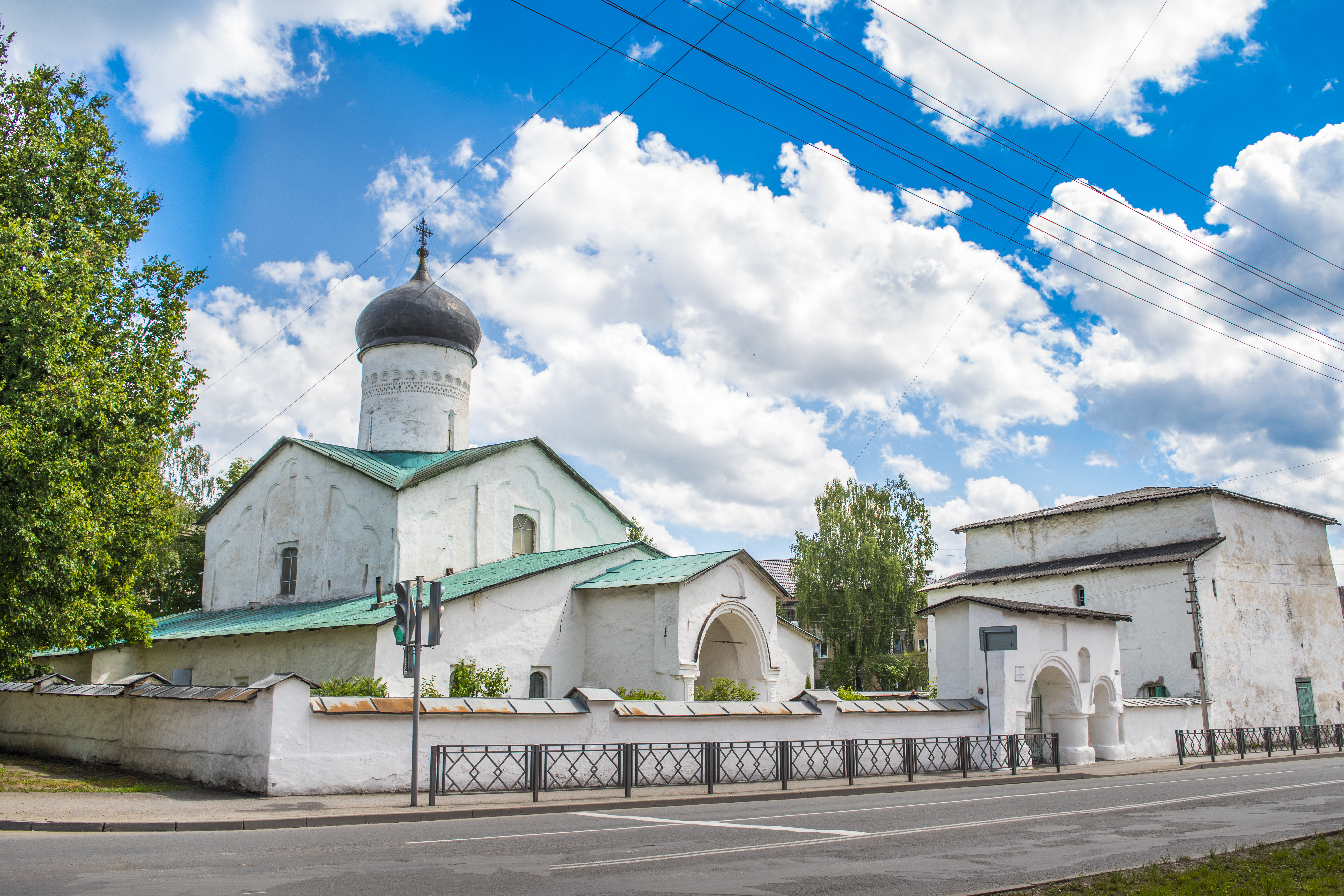 Храм свв. бесср. и чудотв. Космы и Дамиана (с Примостья) г. Пскова – Псковская  епархия