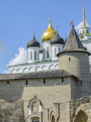 Псковская епархия возобновляет богослужения внутри храмов