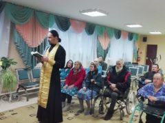 Жильцы Гривского дома-интерната для пожилых людей и инвалидов стали причастниками Святых Христовых Тайн.