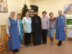 Сестры милосердия поздравили медперсонал и пациентов хосписа имени святой Марфы-Марии с Рождеством Христовым