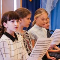 «С нами Бог!» – Хористы Свято-Тихоновской православной гимназии Пскова объяснили, как побеждать в международных конкурсах