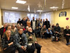 Постояльцы психоневрологического интерната для взрослых в городе Дно приняли поздравление с праздником Рождества Христова.