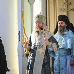 В праздник Благовещения Пресвятой Богородицы митрополит Псковский и Порховский Тихон совершил Божественную Литургию в Свято-Успенском Псково-Печерском монастыре