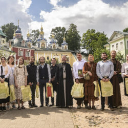 Студенты московских вузов посетили Печоры и встретились с митрополитом Псковским и Порховским Тихоном