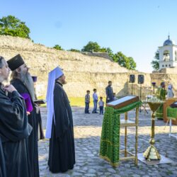 В празднование обретения мощей преподобного Сергия, игумена Радонежского, митрополит Псковский и Порховский Тихон совершил Божественную литургию в храме преподобных Сергия и Никандра поселка Старый Изборск