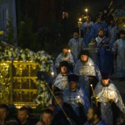 Чин погребения Плащаницы Пресвятой Богородицы. Прямая трансляция богослужения