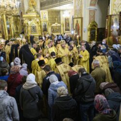 Накануне Недели 20-й по Пятидесятнице, памяти святых отцов VII Вселенского Собора, митрополит Псковский и Порховский Тихон возглавил всенощное бдение в Свято-Успенском Псково-Печерском монастыре