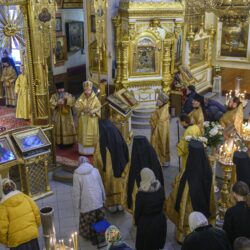 В Неделю 23-ю по Пятидесятнице митрополит Псковский и Порховский Тихон совершил Божественную литургию в Псково-Печерском монастыре