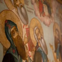 В музейном комплексе «Двор Постникова» состоялась презентация выставки «Возвращенный шедевр – икона «Святая Троица с избранными святыми»
