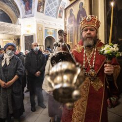 20 мая 2021 года, накануне дня памяти святого апостола и Евангелиста Иоанна Богослова, митрополит Псковский и Порховский Тихон возглавил всенощное бдение в Псково-Печерской обители