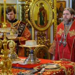 30 мая 2021 года, в Неделю 5-ю по Пасхе, митрополит Псковский и Порховский Тихон совершил Божественную литургию в Свято-Успенском Псково-Печерском монастыре