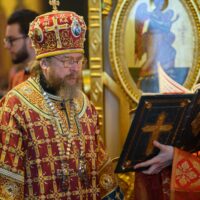 3 мая 2021 года, в понедельник Светлой седмицы, митрополит Псковский и Порховский Тихон совершил Божественную литургию в Свято-Успенском Псково-Печерском монастыре