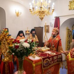 21 мая 2021 года, в день памяти святого апостола и Евангелиста Иоанна Богослова, митрополит Псковский и Порховский Тихон совершил Божественную литургию в Иоанно-Богословском Савво-Крыпецком мужском монастыре