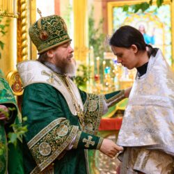 21 июня 2021 года, в день Святого Духа, митрополит Псковский и Порховский Тихон совершил Божественную литургию в Свято-Успенском Псково-Печерском монастыре