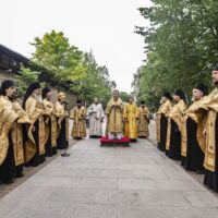 12 июля 2021 года, накануне Собора славных и всехвальных 12-ти апостолов, митрополит Псковский и Порховский Тихон возглавил вечернее богослужение в Свято-Успенском Псково-Печерском монастыре