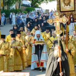 Состоялось принесение мощей святых Древней Церкви в Псково-Печерскую обитель