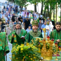 18 июля 2021 года, в Неделю 4-ю по Пятидесятнице, Собор святых Псково-Печерских, митрополит Псковский и Порховский Тихон совершил Божественную литургию в Свято-Успенском Псково-Печерском монастыре