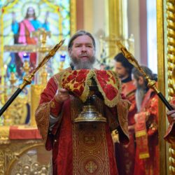 26 сентября 2021 года, в Неделю 14-ю по Пятидесятнице, празднование Воскресения Словущего, митрополит Псковский и Порховский Тихон совершил Божественную литургию Пасхальным чином в Свято-Успенском Псково-Печерском монастыре