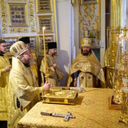 9 октября 2021 года, в день памяти святого апостола и Евангелиста Иоанна Богослова и святителя Тихона, патриарха Всероссийского, митрополит Псковский и Порховский Тихон совершил Божественную литургию в Михайловском соборе Псково-Печерской обители