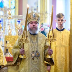 17 октября 2021 года, в Неделю 17-ю по Пятидесятнице, митрополит Псковский и Порховский Тихон совершил Божественную литургию в Свято-Успенском Псково-Печерском монастыре