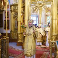 24 октября 2021 года, в Неделю 18-ю по Пятидесятнице, митрополит Псковский и Порховский Тихон совершил Божественную литургию в Свято-Успенском Псково-Печерском монастыре