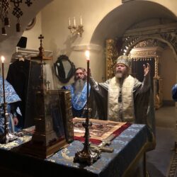 25 ноября 2021 года, в день памяти святителя Иоанна Милостивого, патриарха Александрийского, митрополит Псковский и Порховский Тихон совершил Божественную литургию в Псково-Печерской обители