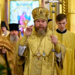 27 ноября 2021 года, накануне Недели 23-й по Пятидесятнице, митрополит Псковский и Порховский Тихон возглавил Всенощное бдение в Свято-Успенском Псково-Печерском монастыре