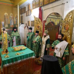 17 января 2022 года, в день памяти преподобного Симеона Псково-Печерского, митрополит Псковский и Порховский Тихон совершил Божественную литургию в Свято-Успенском Псково-Печерском монастыре