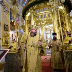 29 января 2022 года, накануне Недели 32-й по Пятидесятнице и дня памяти преподобного Антония Великого, митрополит Псковский и Порховский Тихон возглавил всенощное бдение в Свято-Успенском Псково-Печерском монастыре