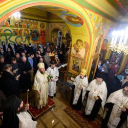 14 февраля 2022 года, накануне Сретения Господня, митрополит Псковский и Порховский Тихон возглавил всенощное бдение в Сретенском храме Псково-Печерской обители