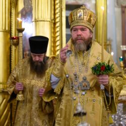 5 марта 2022 года, накануе Недели воспоминания Адамова изгнания, митрополит Тихон возглавил всенощное бдение в Псково-Печерском монастыре