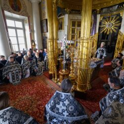 9 марта 2022 года, в среду первой седмицы Великого поста, митрополит Псковский и Порховский Тихон совершил Божественную литургию Преждеосвященных Даров в Псково-Печерской обители