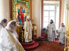 23 апреля 2022 года, в день преблагословенной субботы, митрополит Псковский и Порховский Тихон совершил Божественную литургию в Свято-Успенском Псково-Печерском монастыре