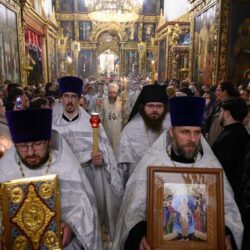 24 апреля 2021 года, в праздник Светлого Христова Воскресения, митрополит Псковский и Порховский Тихон возглавил торжественное пасхальное богослужение в Свято-Троицком кафедральном соборе города Пскова