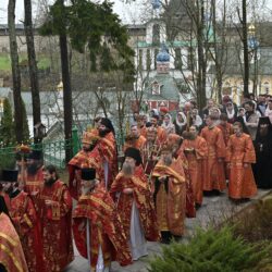 25 апреля 2022 года, в понедельник Светлой седмицы, митрополит Псковский и Порховский Тихон совершил Божественную литургию в Свято-Успенском Псково-Печерском монастыре