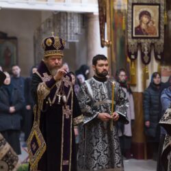 20 апреля 2022 года, в среду Страстной седмицы, митрополит Псковский и Порховский Тихон совершил Божественную литургию Преждеосвященных Даров в Свято-Успенском Псково-Печерском монастыре