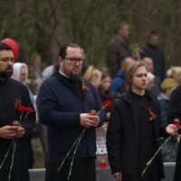 Студенты Псково-Печерской духовной семинарии приняли участие в праздновании дня Победы