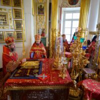 1 мая 2022 года, в Неделю Антипасхи, митрополит Псковский и Порховский Тихон совершил Божественную литургию в Свято-Успенском Псково-Печерском монастыре