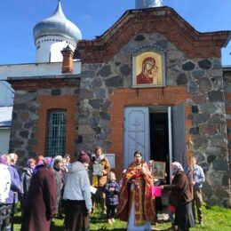 В Никольском соборе поселка Виделебье Псковского района состоялся престольный праздник
