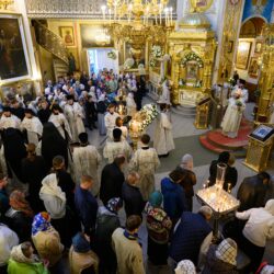 1 июня 2022 года, накануне Вознесения Господня, митрополит Псковский и Порховский Тихон возглавил Всенощное бдение в Свято-Успенском Псково-Печерском монастыре