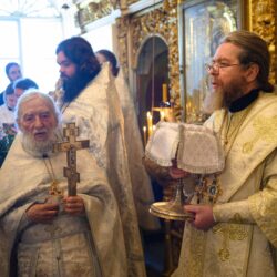 2 июня 2022 года, в праздник Вознесения Господня, митрополит Псковский и Порховский Тихон совершил Божественную литургию в Успенском храме Псково-Печерской обители