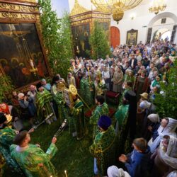 12 июня 2022 года, в день Святой Живоначальной Троицы, митрополит Псковский и Порховский Тихон совершил Божественную литургию в Свято-Троицком кафедральном соборе города Пскова