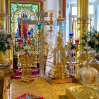 2 июля 2022 года, в день памяти святителя Иоанна Шанхайского, митрополит Псковский и Порховский Тихон совершил Божественную литургию в Свято-Успенском Псково-Печерском монастыре
